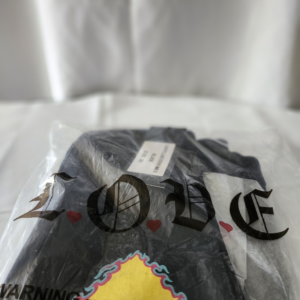 Brand NEW L.O.V.E. Size 30 LOVE FLAMES Black Jeans - Picture 7 of 7